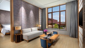 Suite, 1 King Bed | Premium bedding, memory foam beds, minibar, in-room safe - Holiday Inn Dalian Hot Spring by IHG (Dalian)