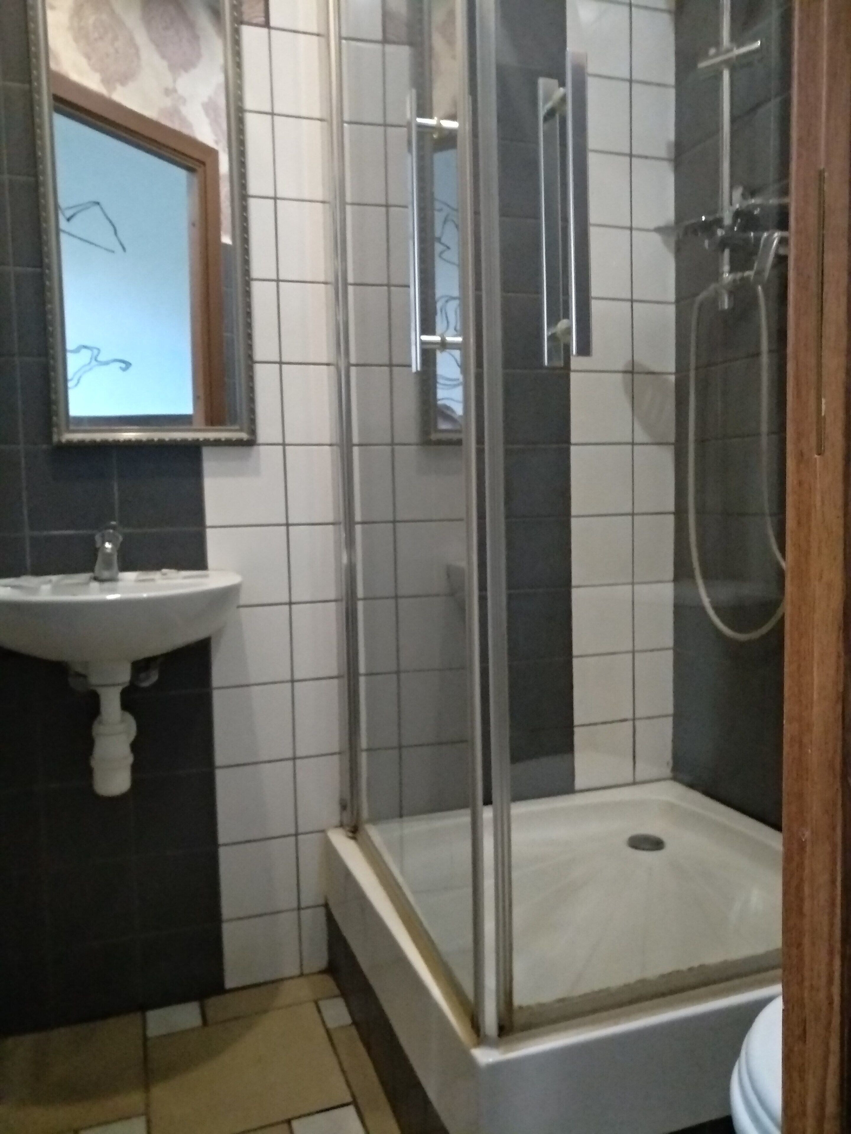 towels, toilet paper