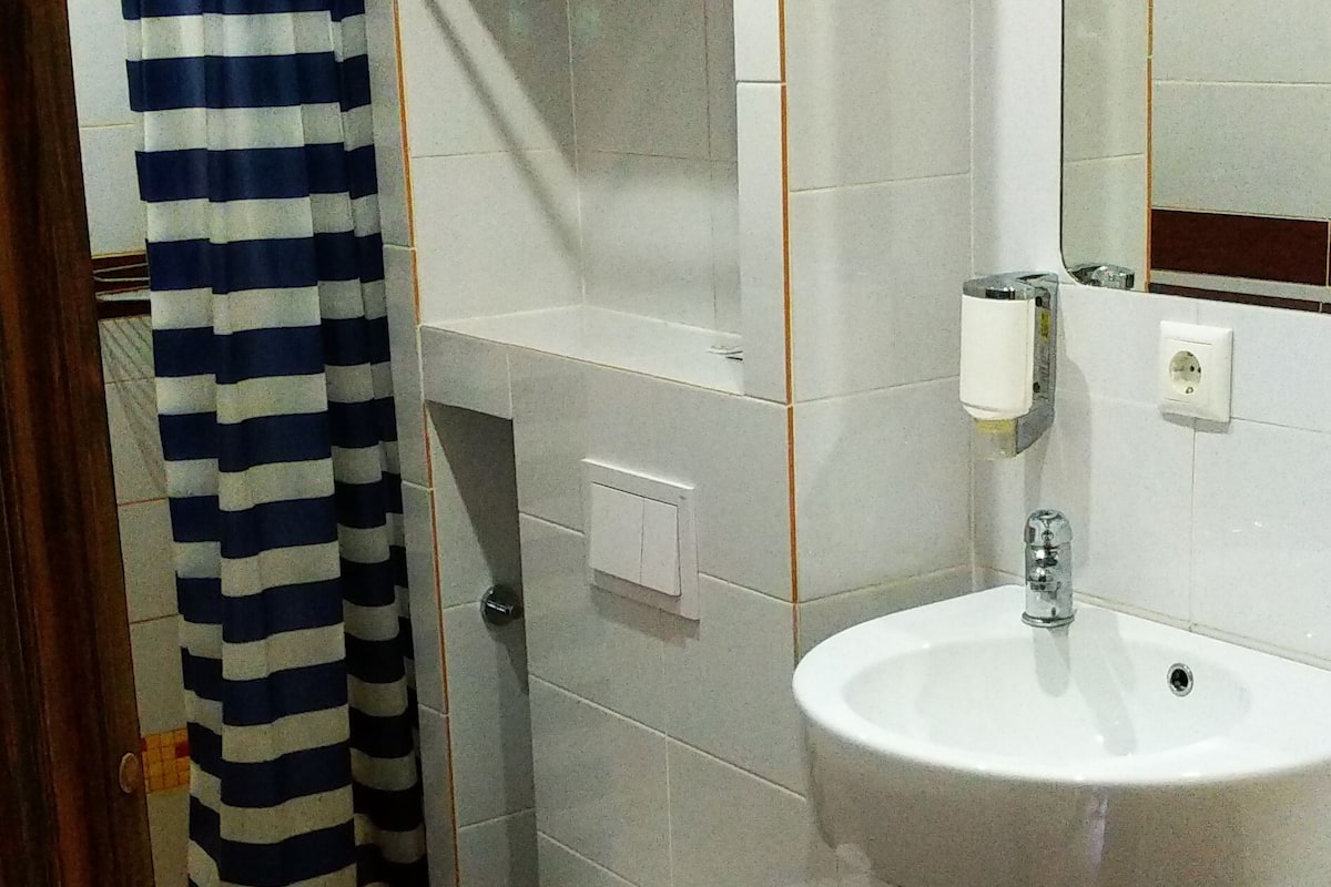 1 bedroom, free wifi, bed sheets