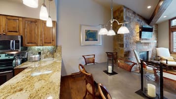 冰箱、微波炉、烤箱、炉灶