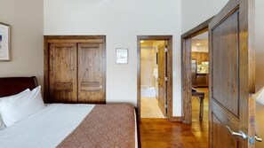 3 bedrooms, internet, bed sheets