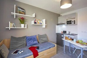 Bureau, espace de travail pour ordinateur portable