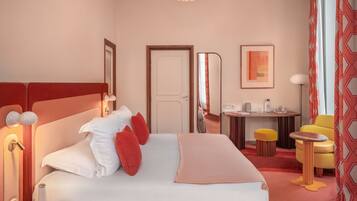 Premium bedding, in-room safe, desk, laptop workspace