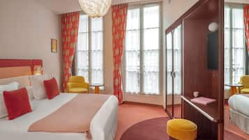 Deluxe-Doppel- oder -Zweibettzimmer | Hochwertige Bettwaren, Zimmersafe, Schreibtisch