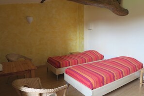 5 bedrooms, iron/ironing board, WiFi