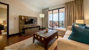 Apartamento, 1 habitación | Sala de estar | Televisión de 53 pulgadas con canales por satélite