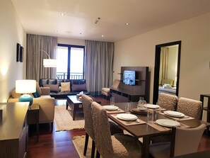 Standard Apartment, 1 Bedroom | Living room | 53-inch TV with satellite channels