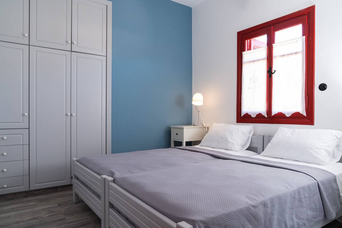 WiFi (free), bed sheets