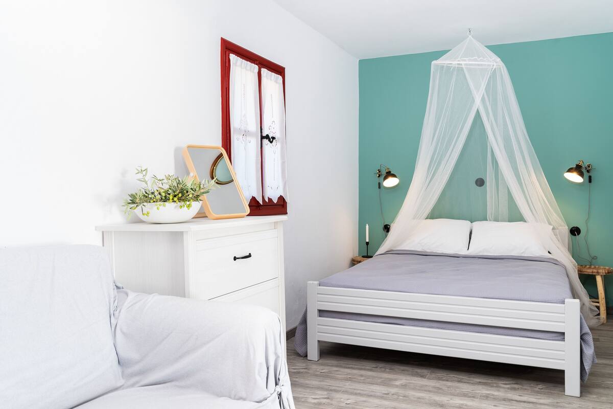 Studio (Alexandra) | WiFi (free), bed sheets