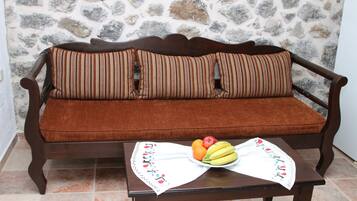 Flat-screen TV, fireplace