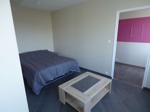 2 habitaciones, tabla de planchar con plancha y wifi 