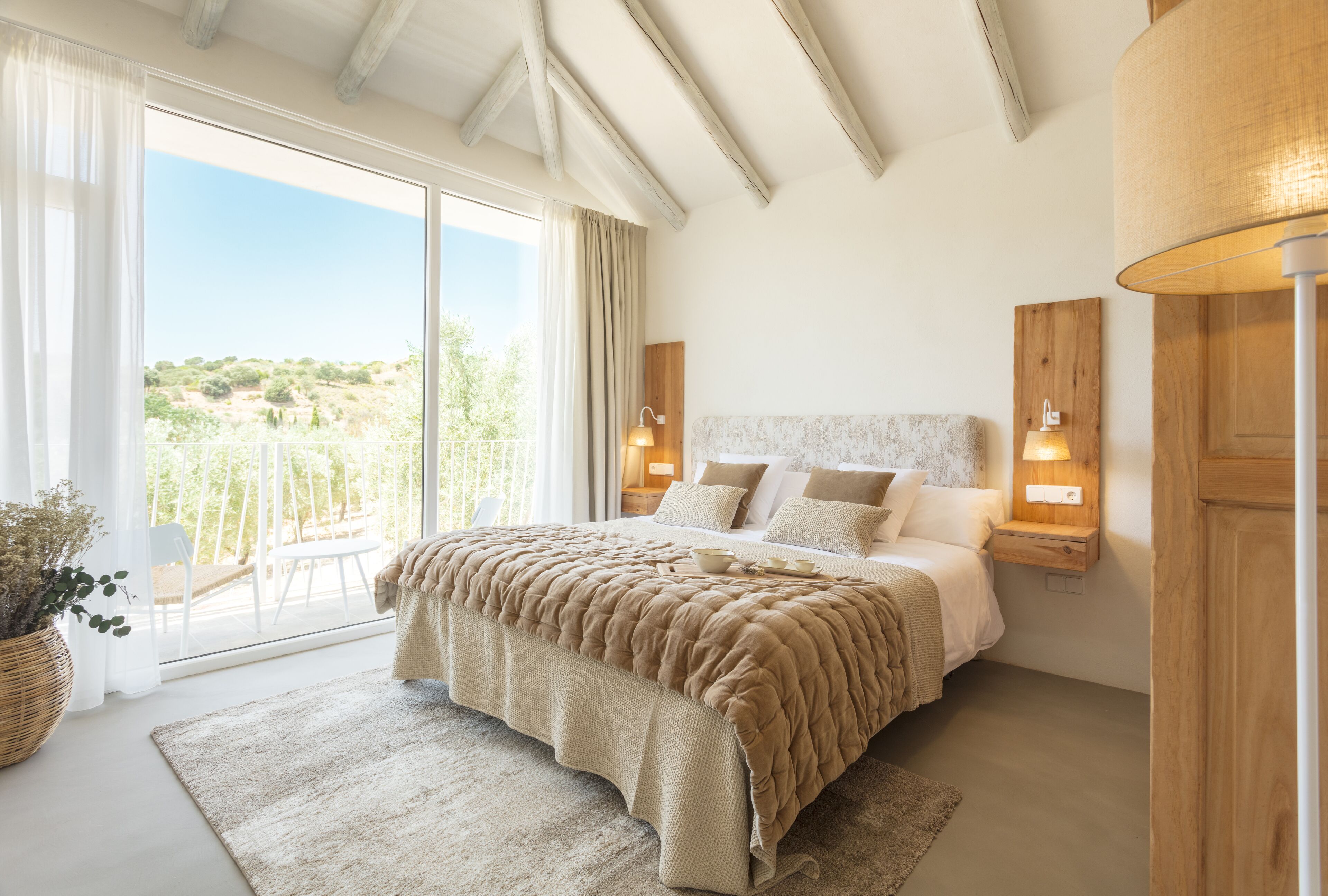 In-room safe, soundproofing, iron/ironing board, free WiFi