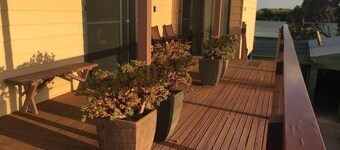 Chill n sea - Beautiful elevated holiday home