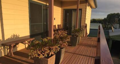 Chill n sea - Beautiful elevated holiday home