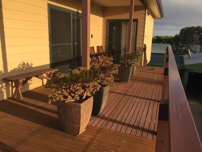 Chill n sea - Beautiful elevated holiday home