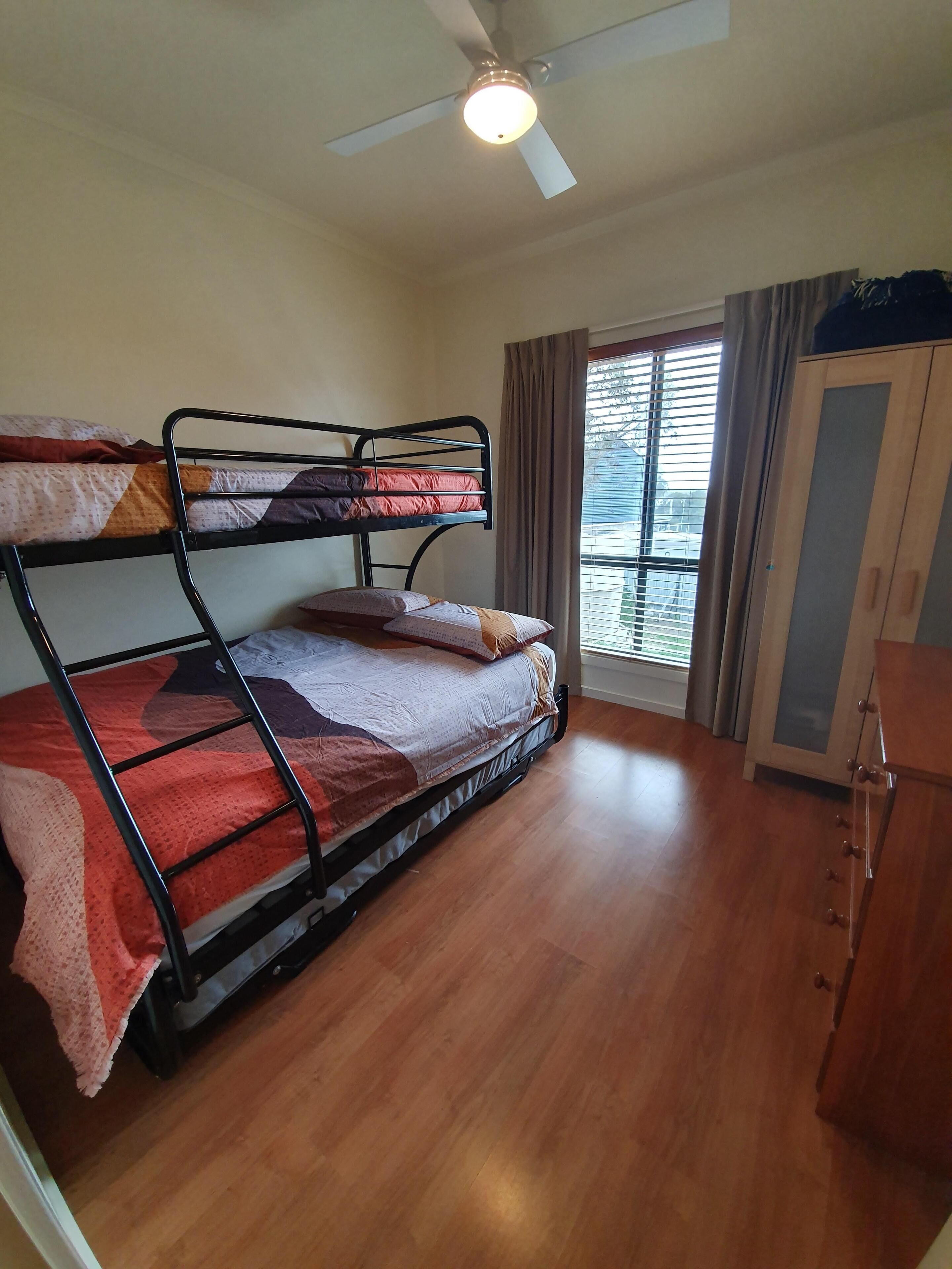 Chill n sea - Beautiful elevated holiday home — image 7