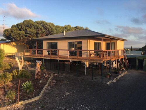 Chill n sea - Beautiful elevated holiday home