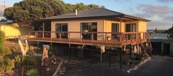 Chill n sea - Beautiful elevated holiday home