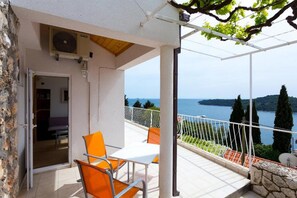 Apartment, 1 Bedroom, Smoking, Patio | Property grounds
