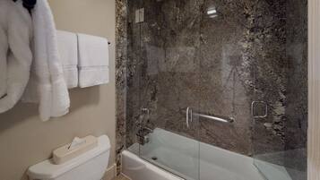 Tina con regadera y secadora de cabello