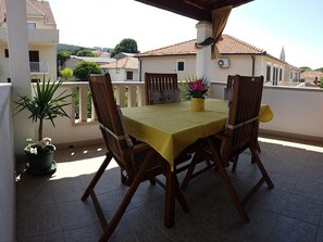 Appartement, 2 chambres, fumeurs, balcon | Enceinte de lâhĂ©bergement