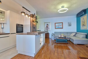 Apartment, 2 Bedrooms, Smoking, Patio | Interior