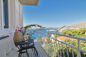 Apartment, 2 Bedrooms, Smoking, Patio | Property grounds