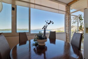 Apartment, 2 Bedrooms, Smoking, Patio | Dining