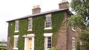 Front of property - Duken Courtyard Cottage Self Catering Holiday Cottage in Glorious Countryside (Bridgnorth)