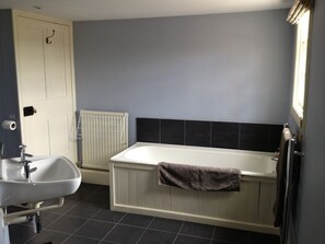 Apartment, 1 Bedroom, Garden View | Bathroom | Hair dryer, towels