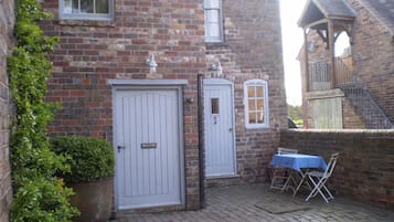 Apartment, 1 Bedroom, Garden View | Front of property