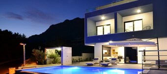 Villa Nina Makarska With Heated Infinity Pool of 33 m2 and Stunning sea Views