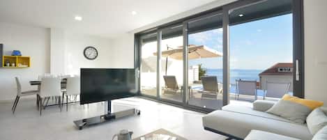 Vila, 4 quartos, para fumantes, piscina particular | Sala de estar