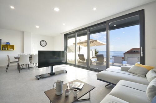 Villa Nina Makarska With Heated Infinity Pool of 33 m2 and Stunning sea Views