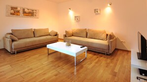 อพาร์ทเมนท์, 2 ห้องนอน, ระเบียง, วิวภูเขา