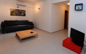 Apartment, 2 Bedrooms, Balcony, Ocean View | Interior