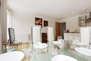 Apartment, 2 Bedrooms, Balcony | Dining - Westminster, London Eye, Big Ben 10 Minutes Walking (London)