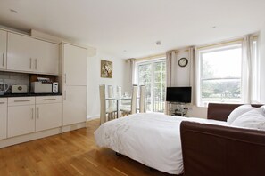 Apartment, 2 Bedrooms, Balcony | Room amenity - Westminster, London Eye, Big Ben 10 Minutes Walking (London)