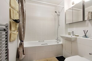 Apartment, 2 Bedrooms, Balcony | Bathroom - Westminster, London Eye, Big Ben 10 Minutes Walking (London)