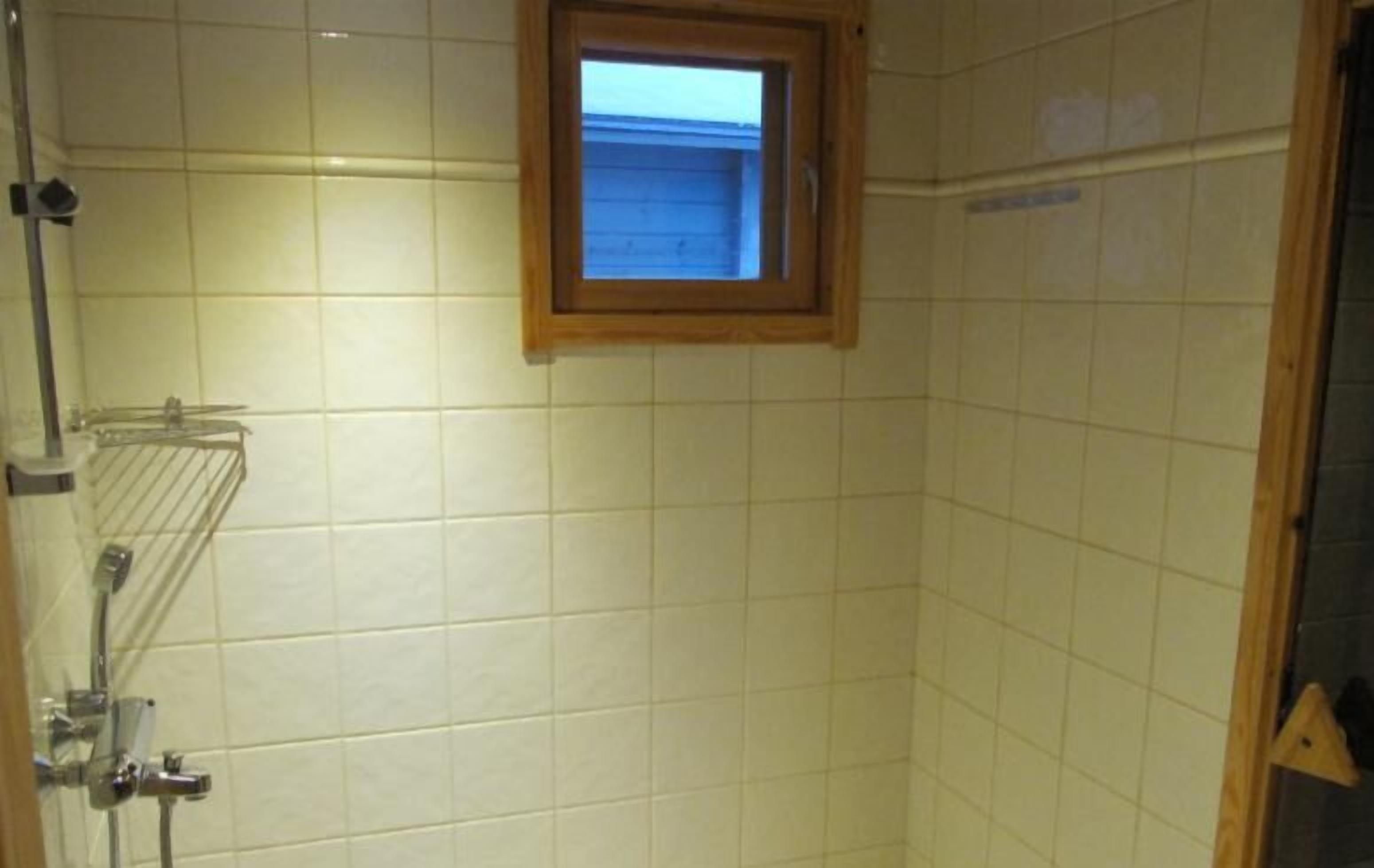 Apartment, 2 Bedrooms | Bathroom | Shower, towels