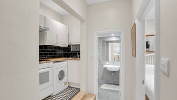 Apartment, 1 Bedroom | Laundry