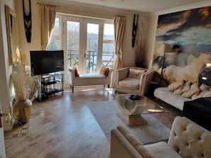 Apartment, 1 Bedroom, Smoking, Balcony | Living room | Books - Canalside Chic Your London Escape Starts Here! Wifi and Airport Transfers (Hemel Hempstead)