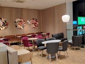 Dining - Canalside Chic Your London Escape Starts Here! Wifi and Airport Transfers (Hemel Hempstead)