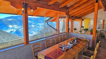 Departamento, 4 habitaciones, balcón, vista al jardín | Restaurantes