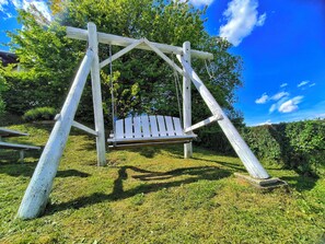 LÀgenhet - 4 sovrum - balkong - utsikt mot trÀdgÄrden | BarnomrÄde