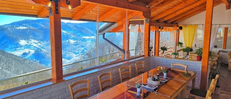 Apartment, 4 Bedrooms, Balcony, Garden View | Dining