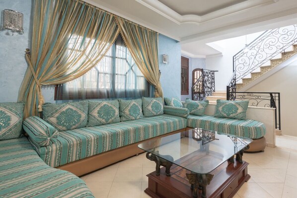 Villa, 5 chambres, fumeur, balcon | Intérieur