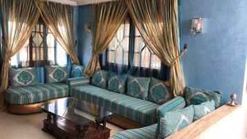 Villa, 5 Bedrooms, Smoking, Balcony | Interior