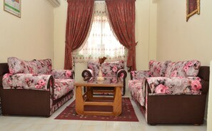 Appartement, 2 chambres, fumeurs, balcon | Coin séjour