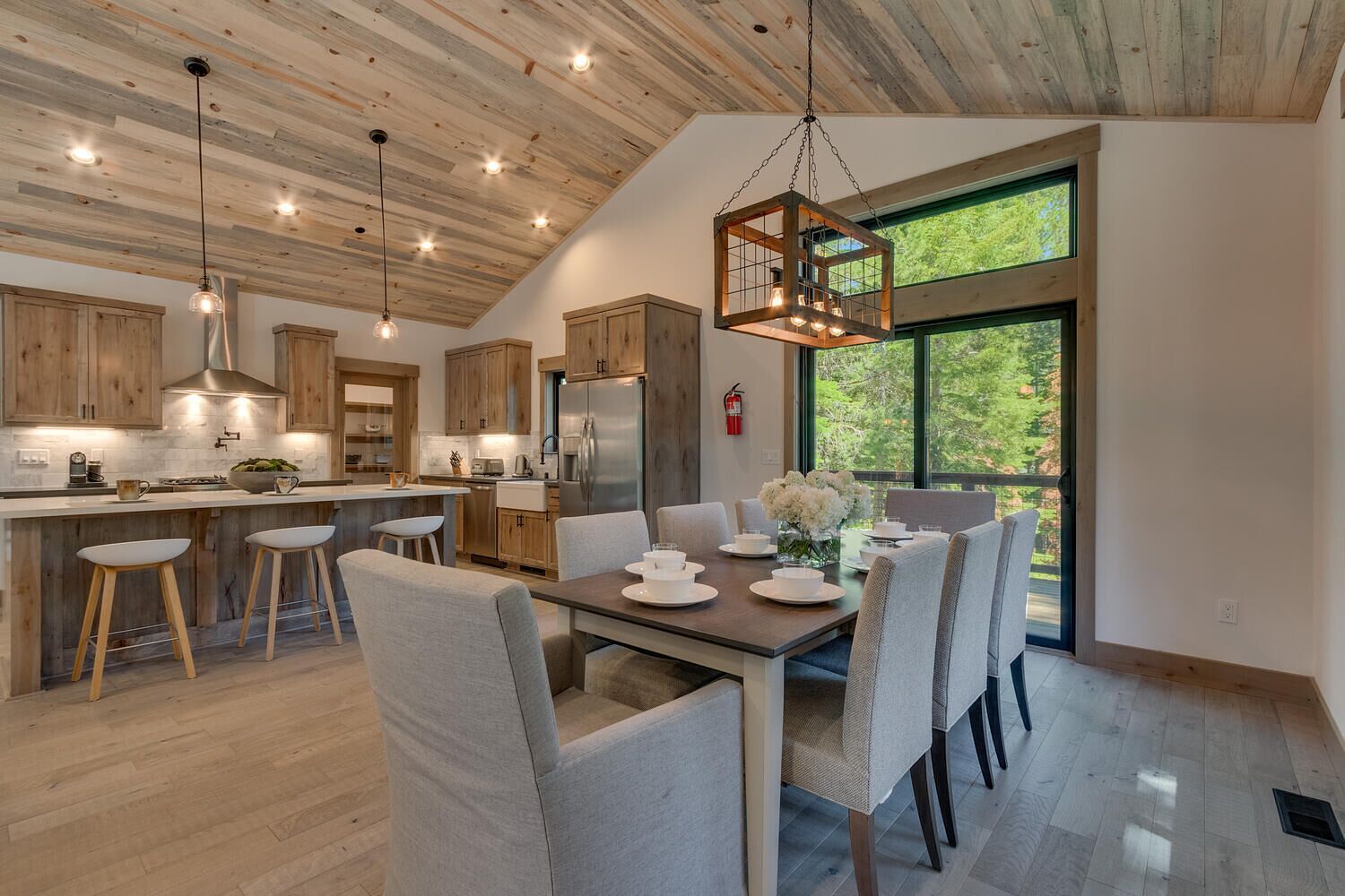 Built in 2020, Chef's Kitchen, Craftsmanship, 2 Living Spaces, Open Floor plan: Sugar Pine Point